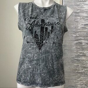 American Age Women’s Sleeveless Tee Size S